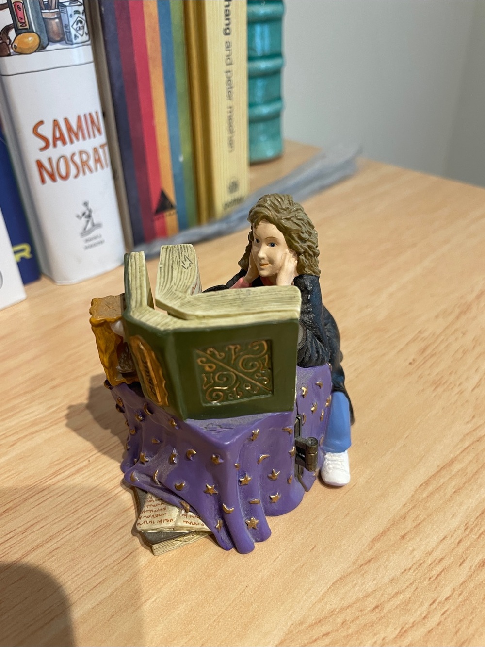 Department 56 collectible Hermoine secret box